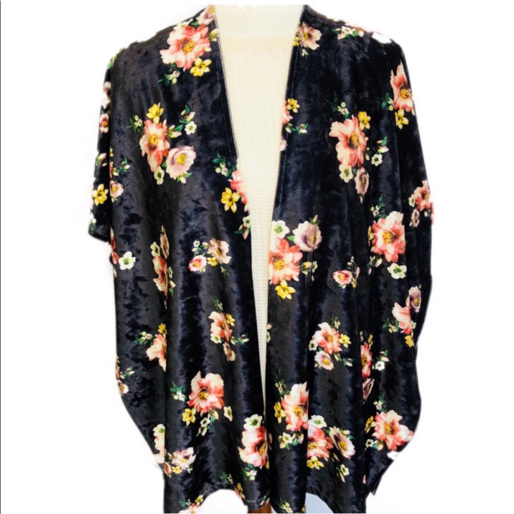 NWT-Do Everything With Love Velvet Kimono, Size OS
